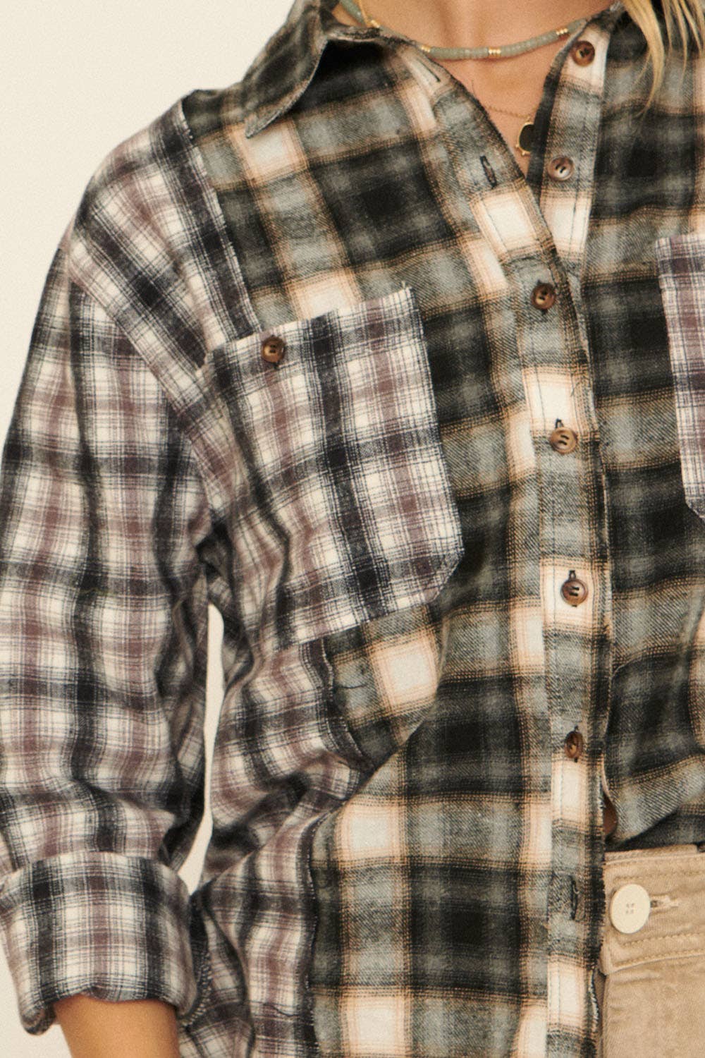 Woven Contrast Plaid Front Pocket Button Shirt: CREAM-BROWN / M