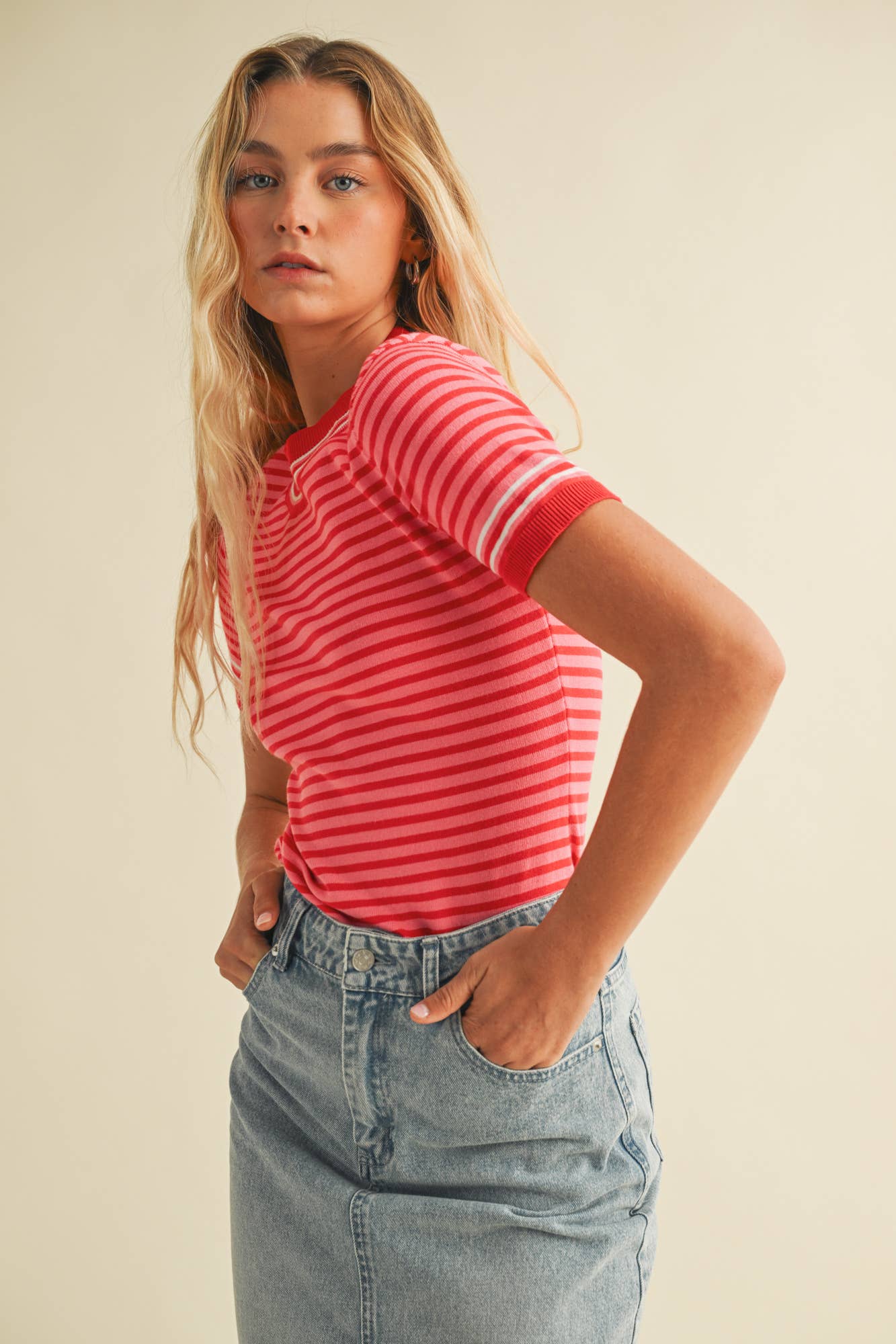 ROUND NECK STRIPED SWEATER TOP