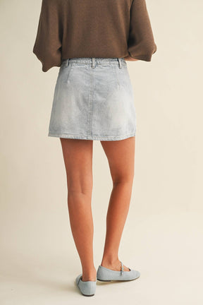 LIGHT DENIM WASH MINI SKORT