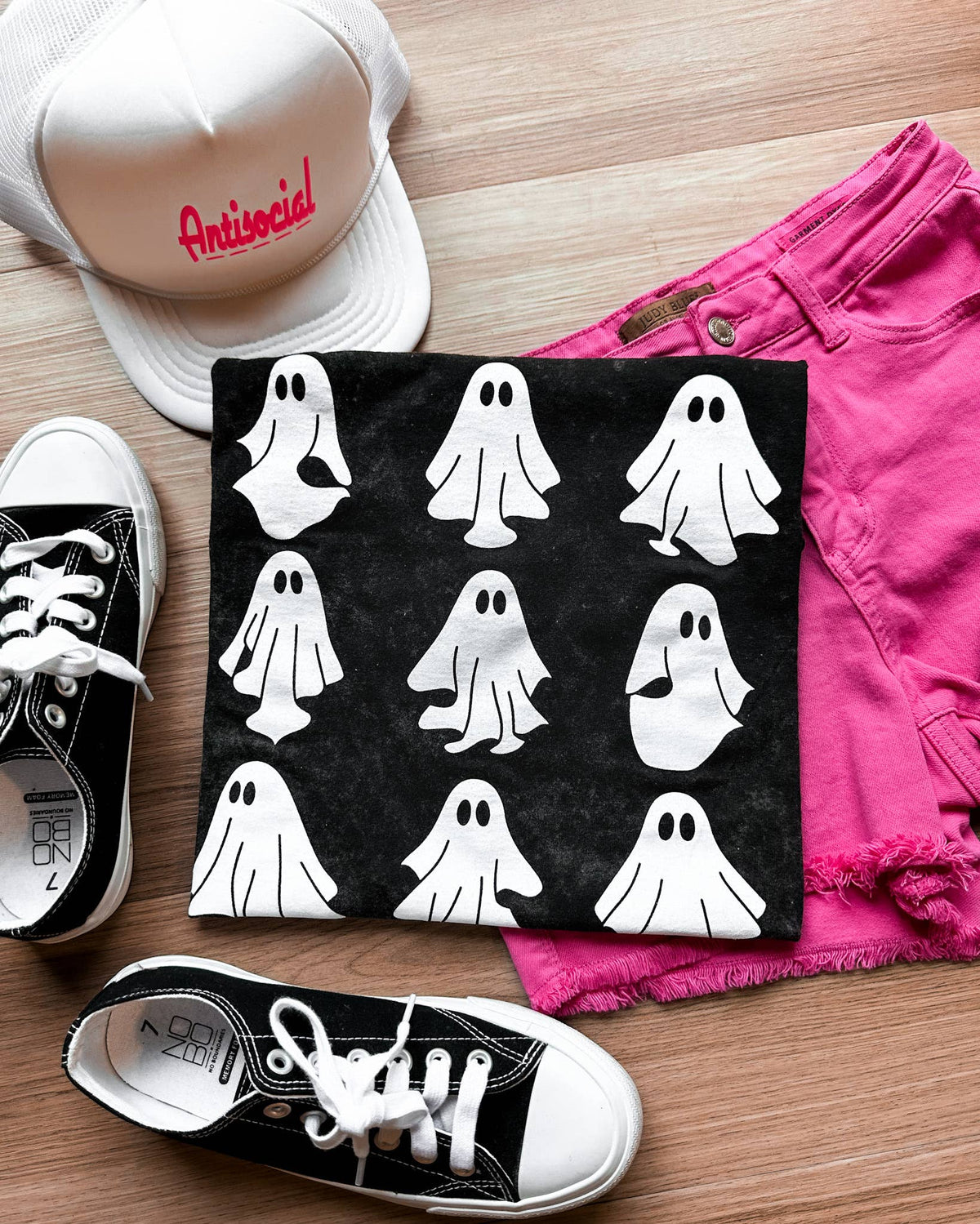 Ghost Party Mineral Wash Halloween Graphic Tee: M